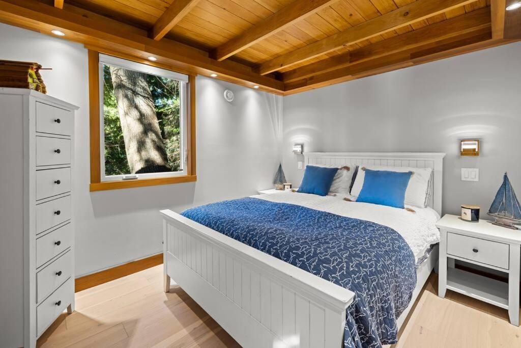 Kingfisher Manor Villa Sooke Exterior photo